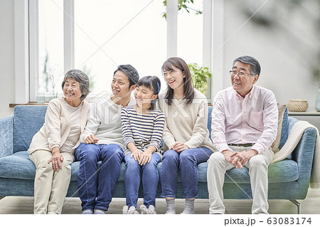 家族　三世帯 63083174