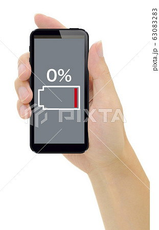 バッテリーが切れたスマートフォン 63083283