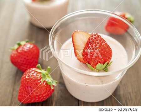いちごミルクプリン いちごミルクプリン 63087618