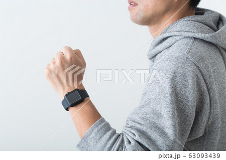 ウォーキング 63093439