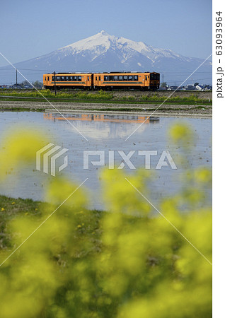 津軽の春 津軽鉄道と岩木山 津軽の春 津軽鉄道と岩木山 63093964