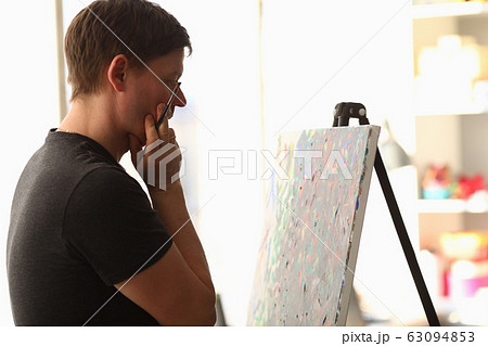Male painter and creative process 63094853