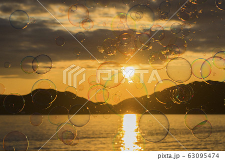 「山口県光市」虹ヶ浜海水浴場・シャボン玉 「山口県光市」虹ヶ浜海水浴場・シャボン玉 63095474