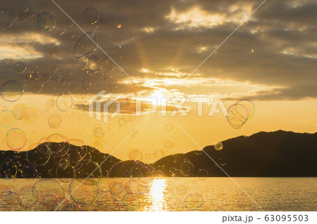 「山口県光市」虹ヶ浜海水浴場・シャボン玉 63095503