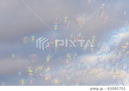「山口県光市」虹ヶ浜海水浴場・シャボン玉 「山口県光市」虹ヶ浜海水浴場・シャボン玉 63095701
