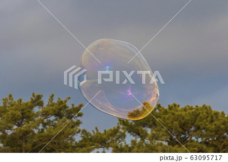 「山口県光市」虹ヶ浜海水浴場・シャボン玉 63095717