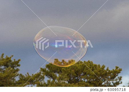 「山口県光市」虹ヶ浜海水浴場・シャボン玉 63095718