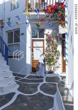 ミコノスタウンの街角の薫り 63096602