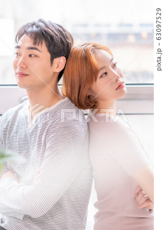 恋人 夫婦 男女 63097529