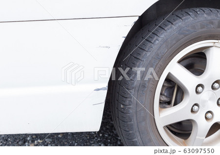 車のキズ 63097550