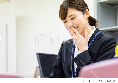 図書館司書 女性 63098032