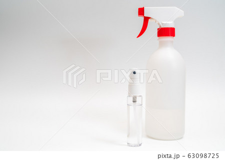 Protective face mask and sanitizer gel dispenser病毒, 傳染病, 生病, 疾病, 武漢肺炎, SARS, 流感, 感冒, 酒精, 消毒 63098725