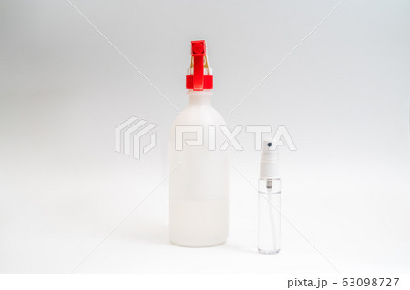 Protective face mask and sanitizer gel dispenser病毒, 傳染病, 生病, 疾病, 武漢肺炎, SARS, 流感, 感冒, 酒精, 消毒 63098727