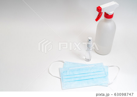Protective face mask and sanitizer gel dispenser,口罩, 病毒, 傳染病, 生病, 疾病, 武漢肺炎, SARS, 流感, 感冒, 酒精, 消毒 63098747