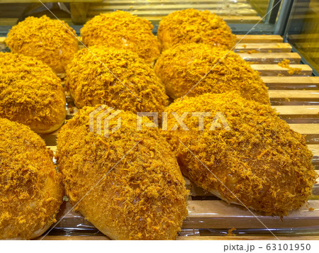 Delicious chicken meat floss bun in showcase at bakery 63101950