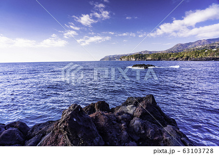【静岡県】東伊豆・城ヶ崎海岸　大淀小淀の海岸線 63103728