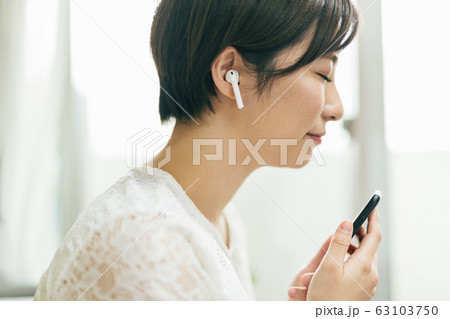 ワイヤレスイヤホン 女性 スマホ ワイヤレスイヤホン 女性 スマホ 63103750