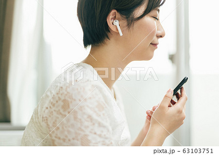 ワイヤレスイヤホン 女性 スマホ ワイヤレスイヤホン 女性 スマホ 63103751