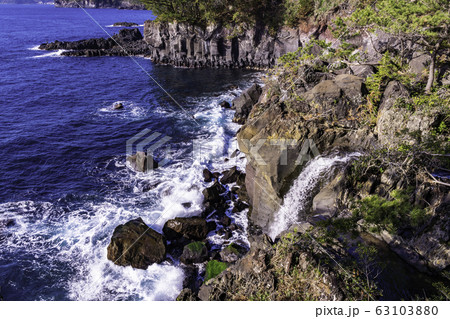 【静岡県】東伊豆・城ヶ崎海岸　対島の滝 63103880
