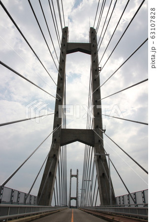 人工的集中線　能登島ツインブリッジ 63107828