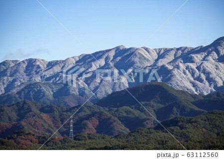 冠雪した南アルプスの山脈 冠雪した南アルプスの山脈 63112560