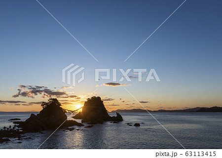 豊後二見ヶ浦の朝日 63113415