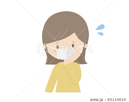 マスクを着けて心配している女性 63114014