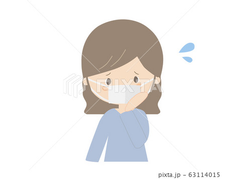 マスクを着けて心配している女性 63114015