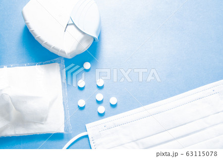 喘息アレルギーの吸入薬と対策。ティッシュとマスクと錠剤薬。 喘息アレルギーの吸入薬と対策。ティッシュとマスクと錠剤薬。 63115078