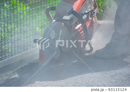 Fragment of a joint cutter on a brushed concrete 63115124