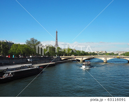 セーヌ川とエッフェル塔 63116091