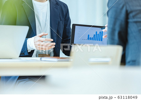 ビジネスシーン 会議 商談 ビジネスシーン 会議 商談 63118049