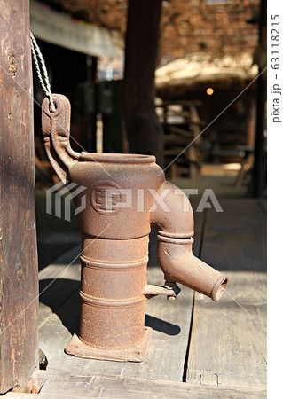 ポンプ 水 アンティーク 63118215