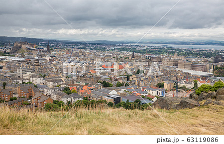 Wide view of Edinburgh skyline 63119086