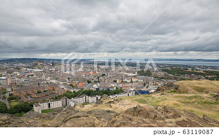 Wide view of Edinburgh skyline 63119087