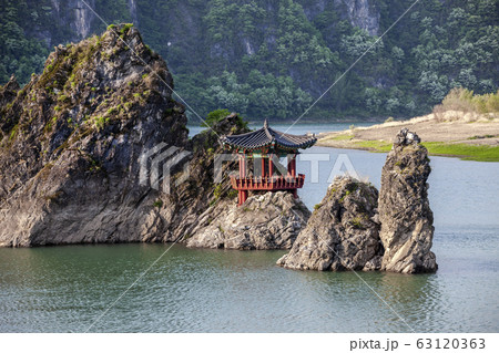 風景 池 岩 63120363