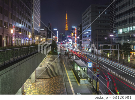 東京 浜松町 世界貿易センタービルと浜松町駅から東京タワーと六本木ヒルズに通じる通りの夜景 の写真素材 東京 浜松町 世界貿易センタービルと浜松町駅から東京タワーと六本木ヒルズに通じる通りの夜景 の写真素材