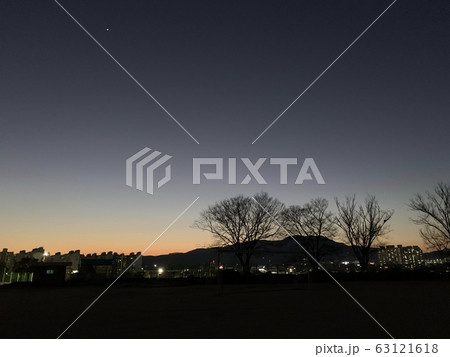 夕方 夕焼け 憂鬱 63121618