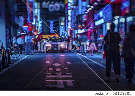 ネオン　繁華街　東京　新宿　夜景　新宿西口　チルトシフト 63125206