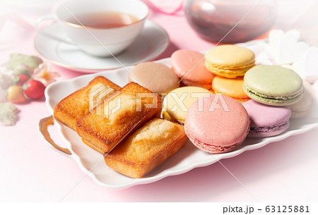 ティータイム　マカロン　洋菓子　フィナンシエ　マシュマロ　スイーツ　おやつ　お菓子 63125881