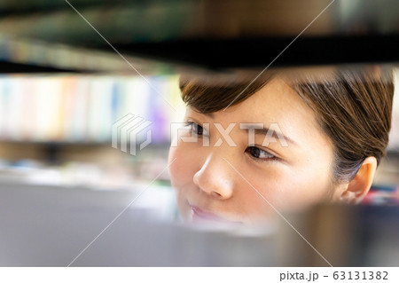 図書館職員 女性 図書館職員 女性 63131382