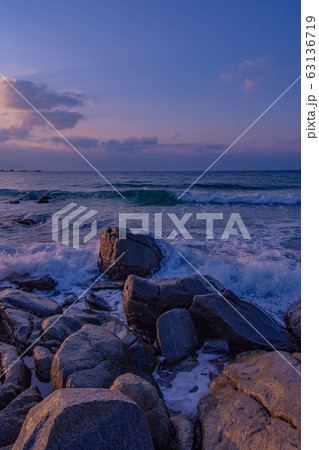 海岸の夕暮れ 海岸の夕暮れ 63136719