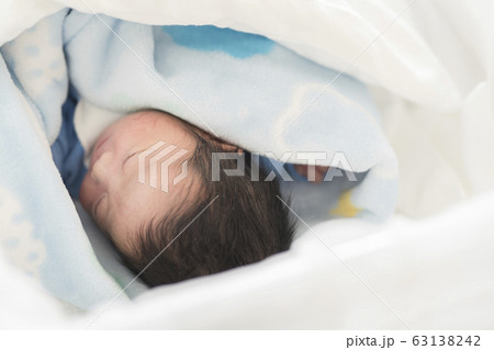 生後2日の男の子 生後2日の男の子 63138242