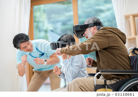 レクリエーション VR 仮想現実 介護イメージ シニア デイケア 介護福祉士 老人ホーム レクリエーション VR 仮想現実 介護イメージ シニア デイケア 介護福祉士 老人ホーム 63138661