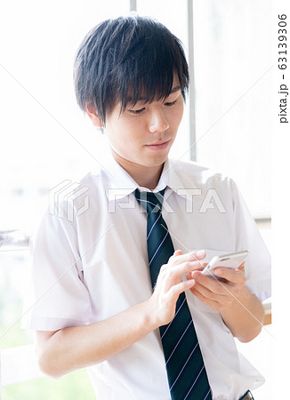 Male high school student smartphone - Stock Photo [63139306] - PIXTA