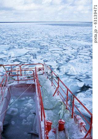 オホーツク海の流氷 63139471