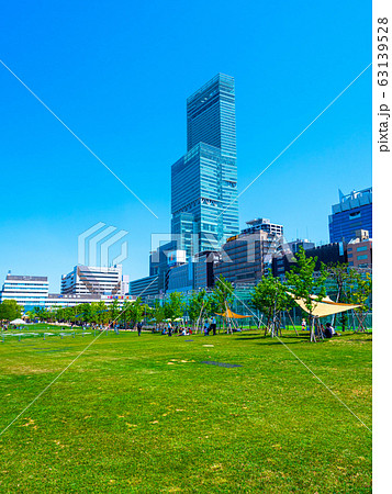 あべのハルカスと芝生広場 63139528