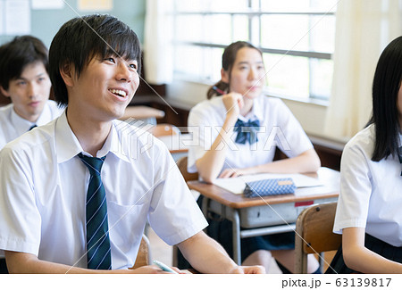 高校生 男女 授業風景の写真素材