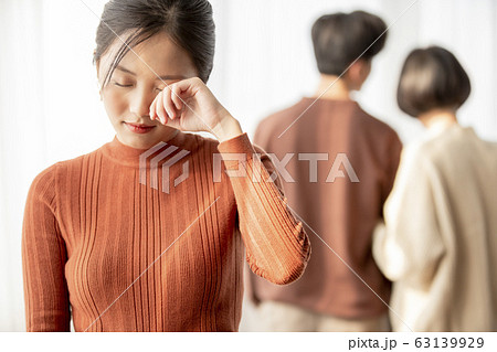 失恋をした若い女性 失恋をした若い女性 63139929