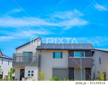 青空と再エネ住宅 63140610